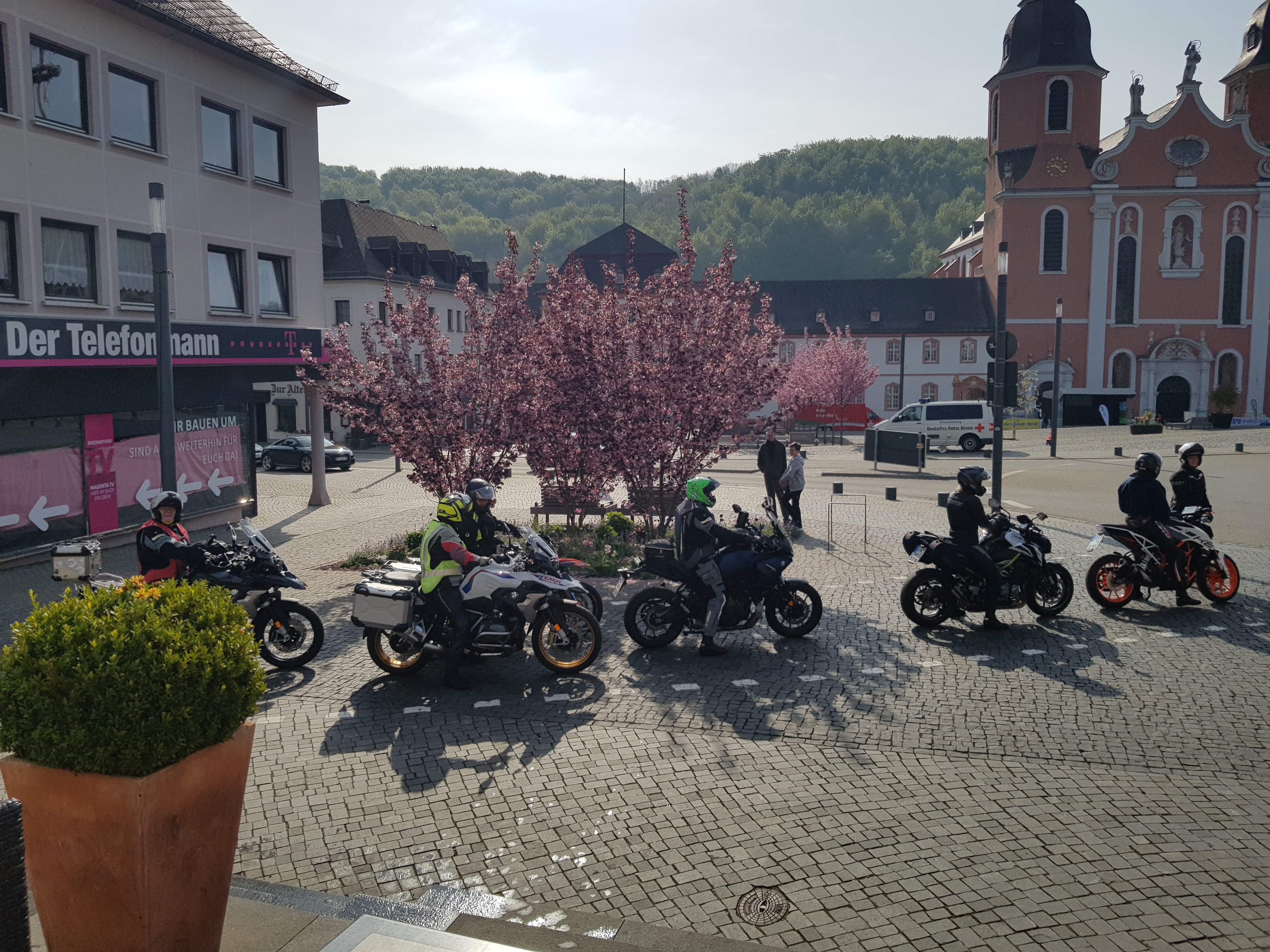 Bikerinnen bei der Abfahrt in Prüm